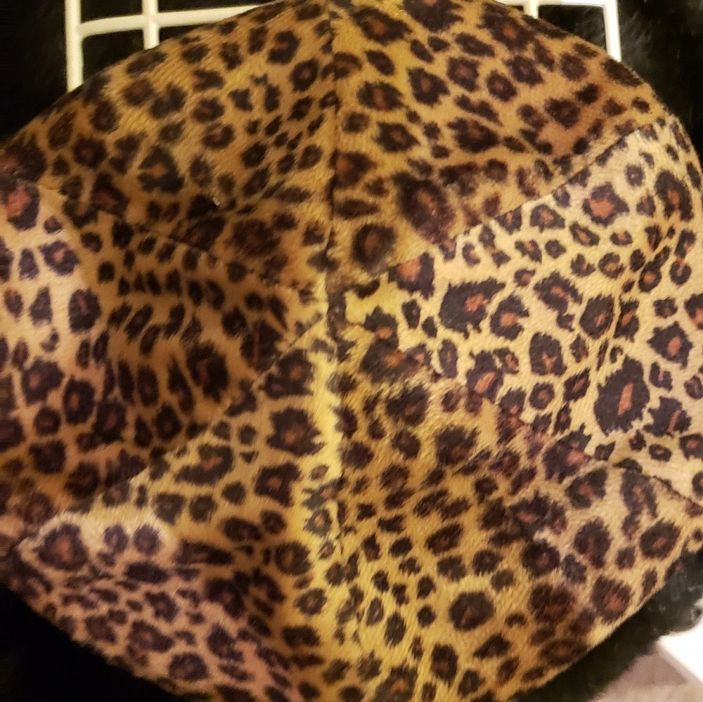 Leopard Print Pageboy - Picture 3 of 8